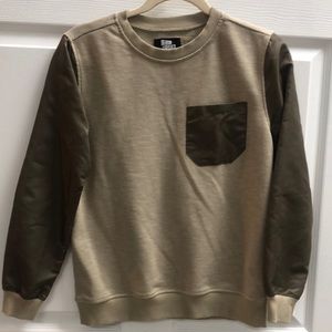 5th Ryder boys sweater gently used size M